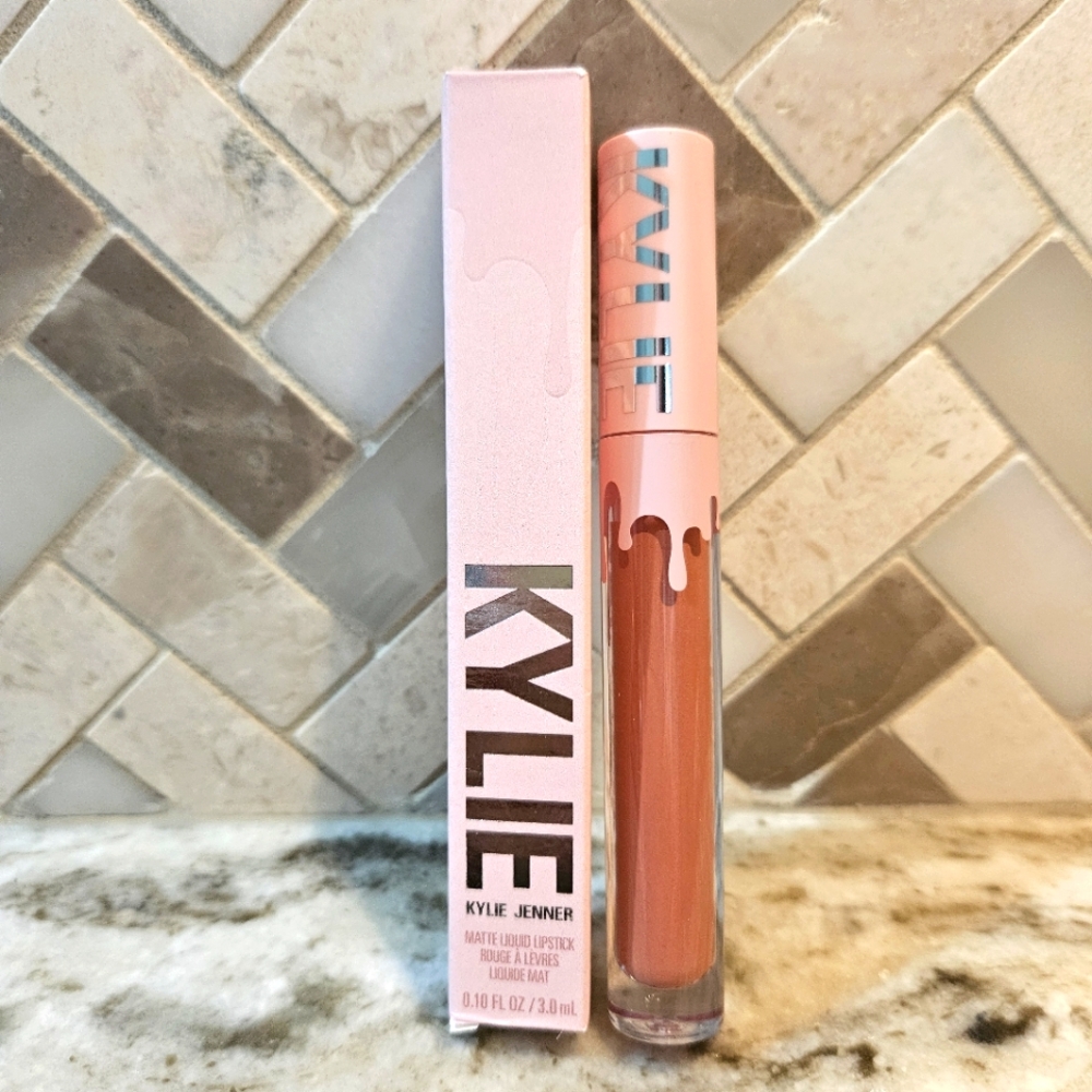 Kylie Jenner Matte Liquid Lipstick #801